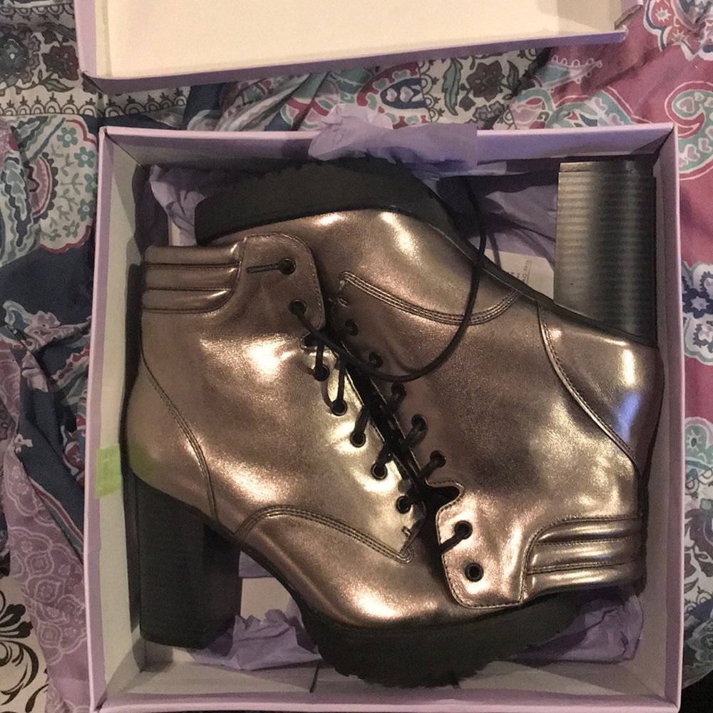 Steve Madden Pewter Boots